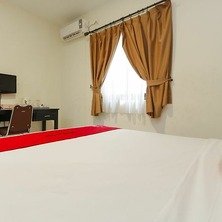Reddoorz Near Universitas Sebelas Maret Solo Exterior foto