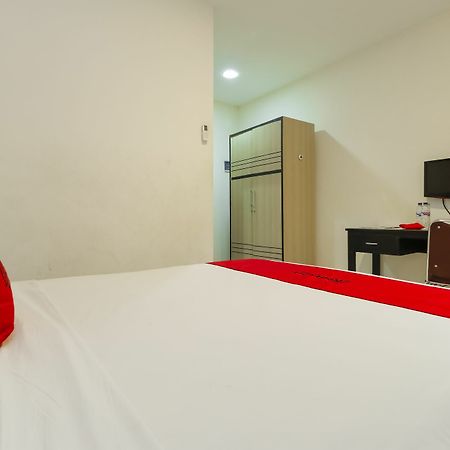 Reddoorz Near Universitas Sebelas Maret Solo Exterior foto