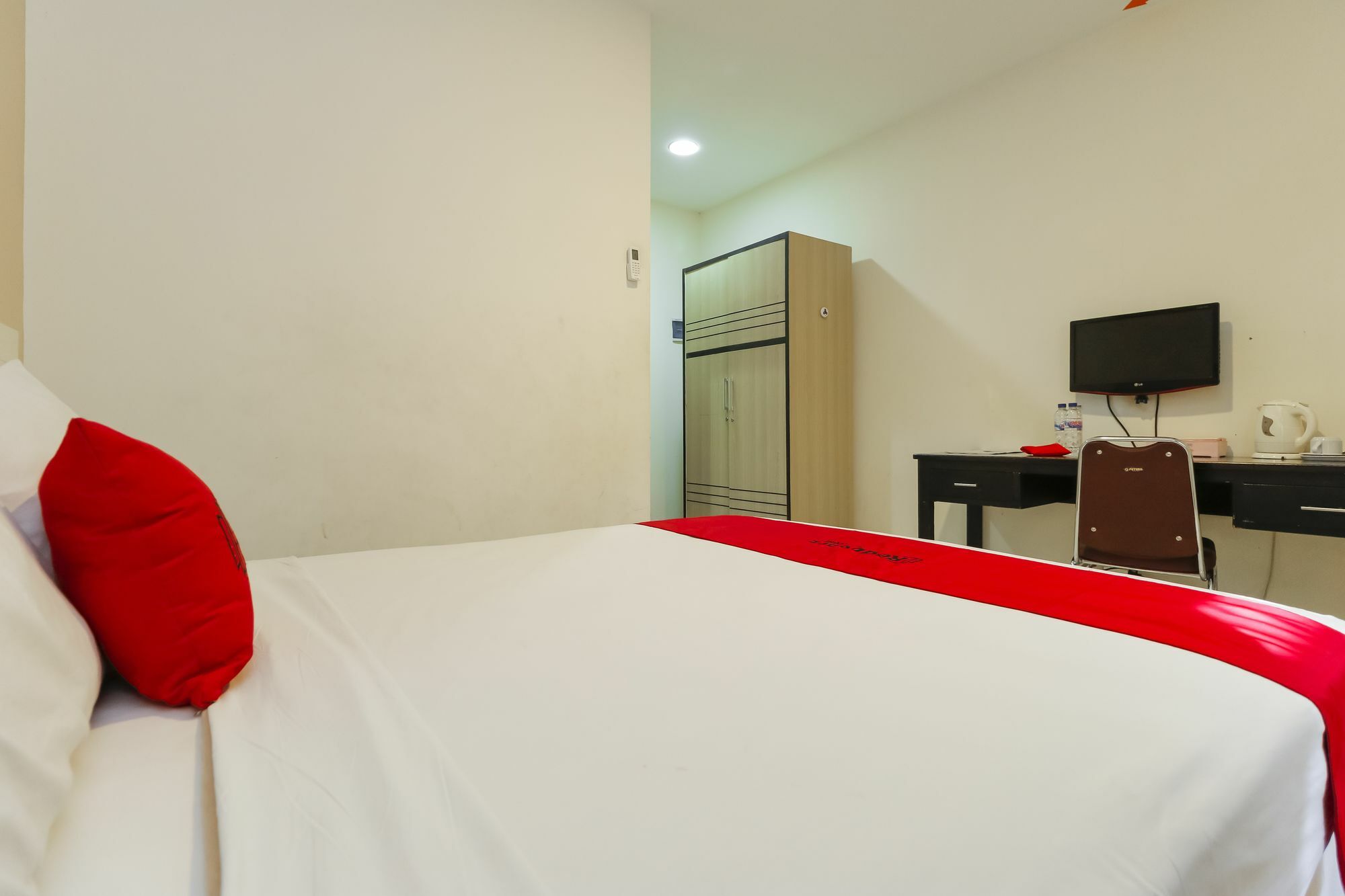 Reddoorz Near Universitas Sebelas Maret Solo Exterior foto